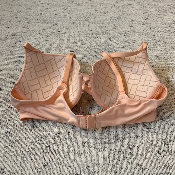 Victoria’s Secret Peach Form Shape Bra with Adjustable Straps - Picture 2 of 4
